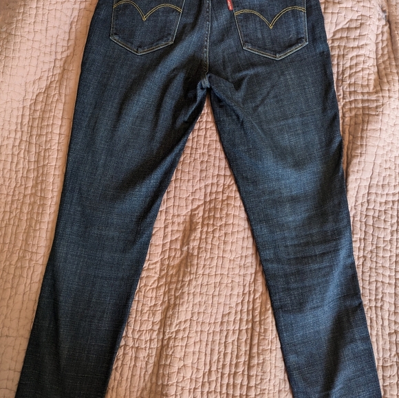 EUC Levi's Women's 721 High-Rise Skinny Dark Wash Jeans Size 28 - Picture 2 of 5